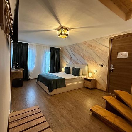 Conacul Radacinilor Hotel Petrosani Luaran gambar