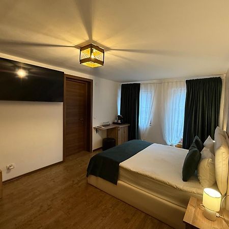 Conacul Radacinilor Hotel Petrosani Luaran gambar