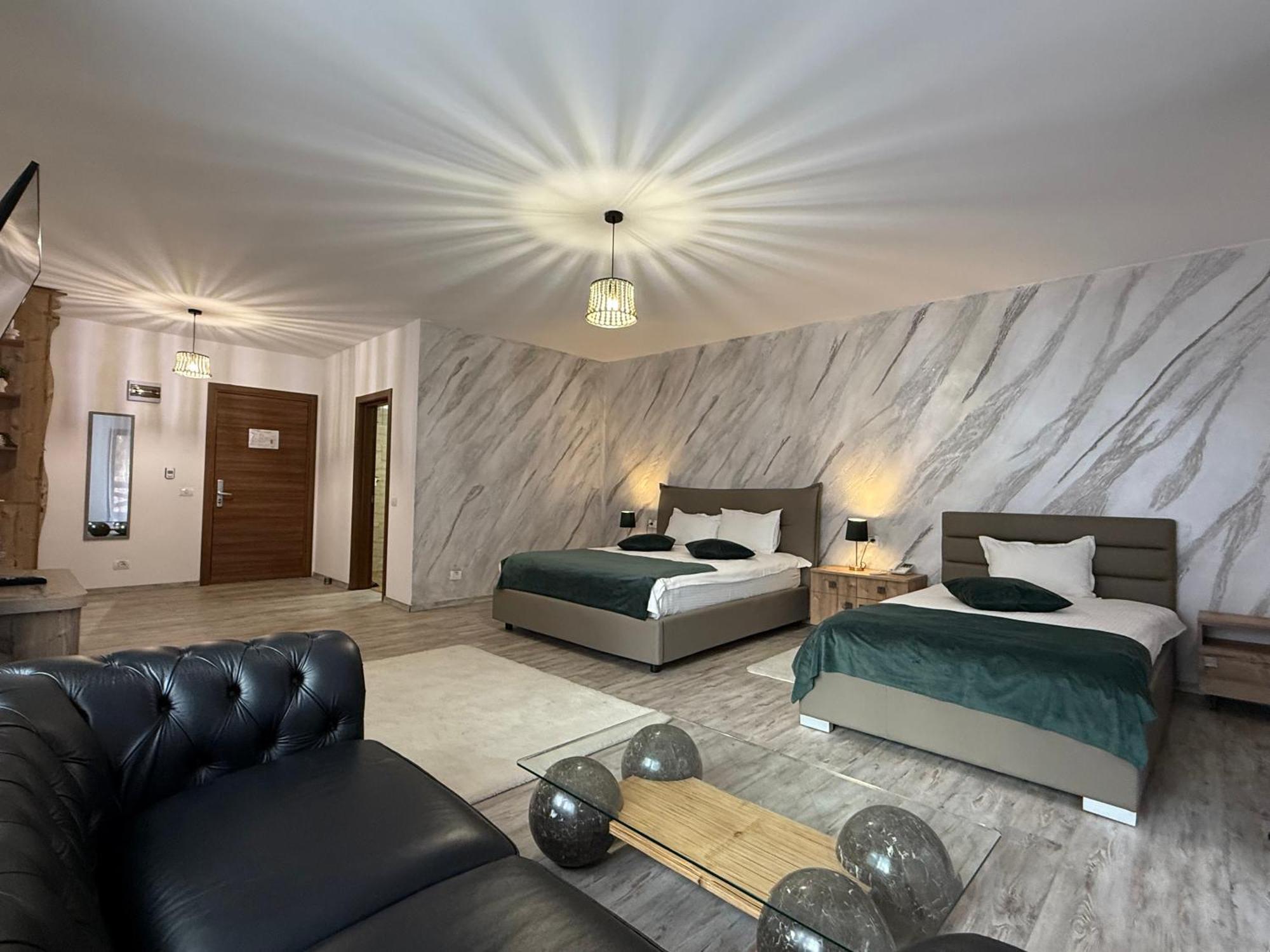 Conacul Radacinilor Hotel Petrosani Luaran gambar