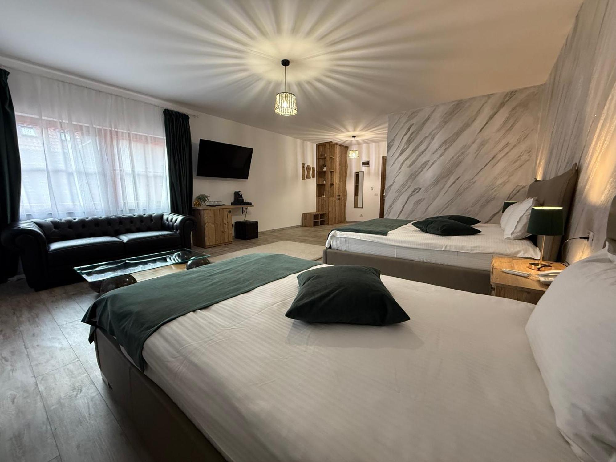 Conacul Radacinilor Hotel Petrosani Luaran gambar