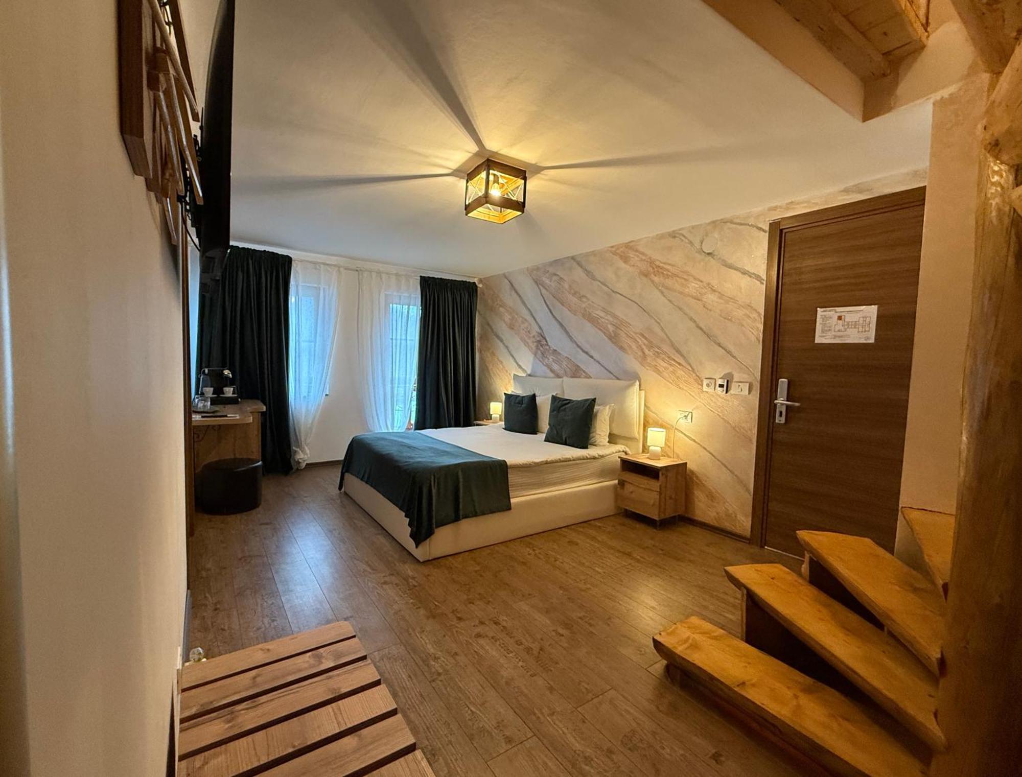 Conacul Radacinilor Hotel Petrosani Luaran gambar