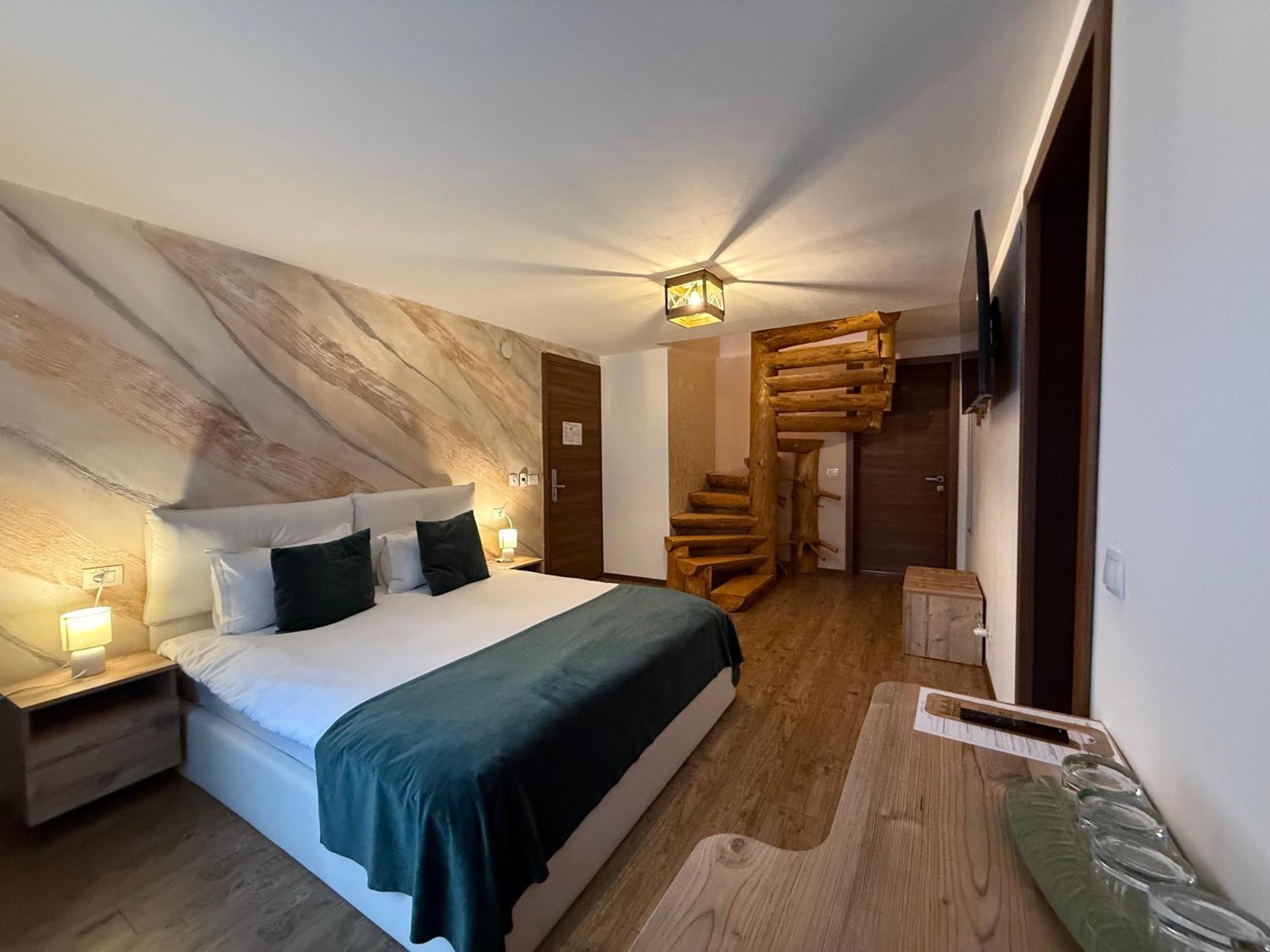 Conacul Radacinilor Hotel Petrosani Luaran gambar