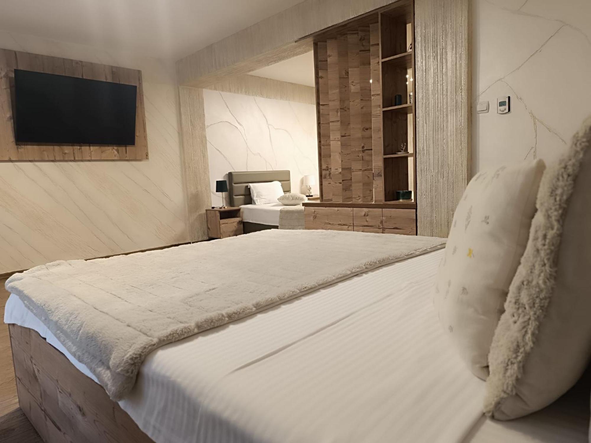 Conacul Radacinilor Hotel Petrosani Luaran gambar